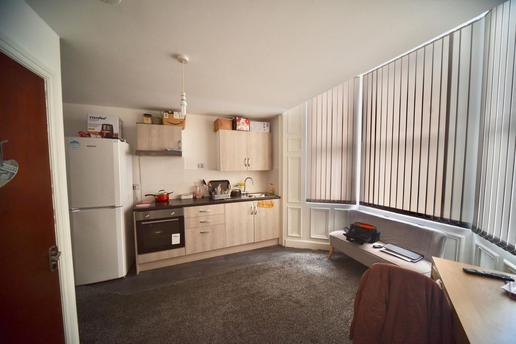 Property photo 2 of 7 Flat 1