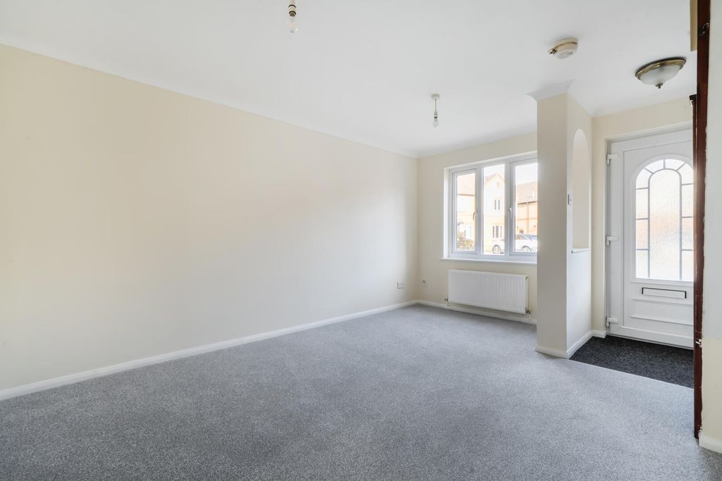 Property photo 3 of 19 Living Room