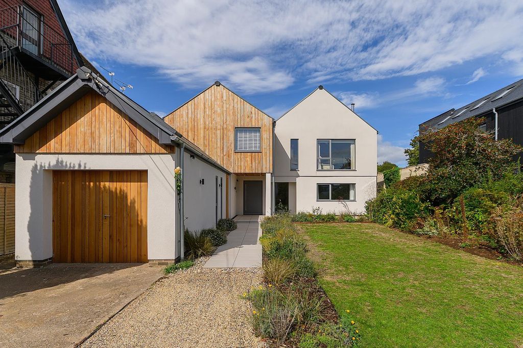 Property photo 2 of 51 4T7Acn - External U.Jpg