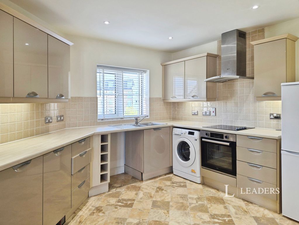 Property photo 2 of 10 Kitchen