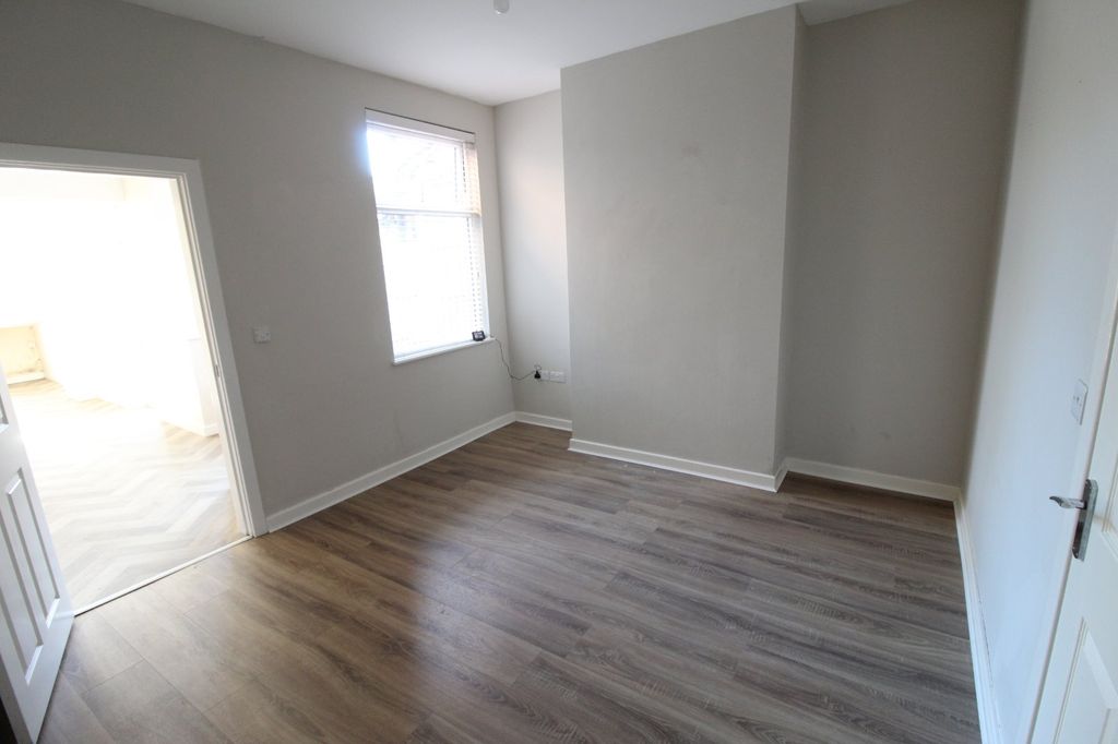 Property photo 3 of 9 Picture No. 12