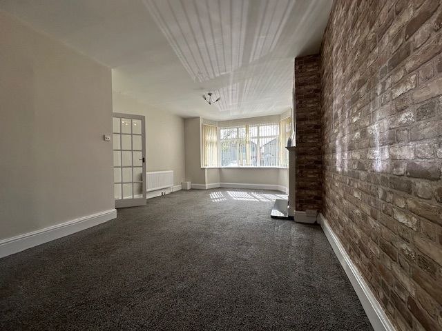 Property photo 3 of 8 Lounge