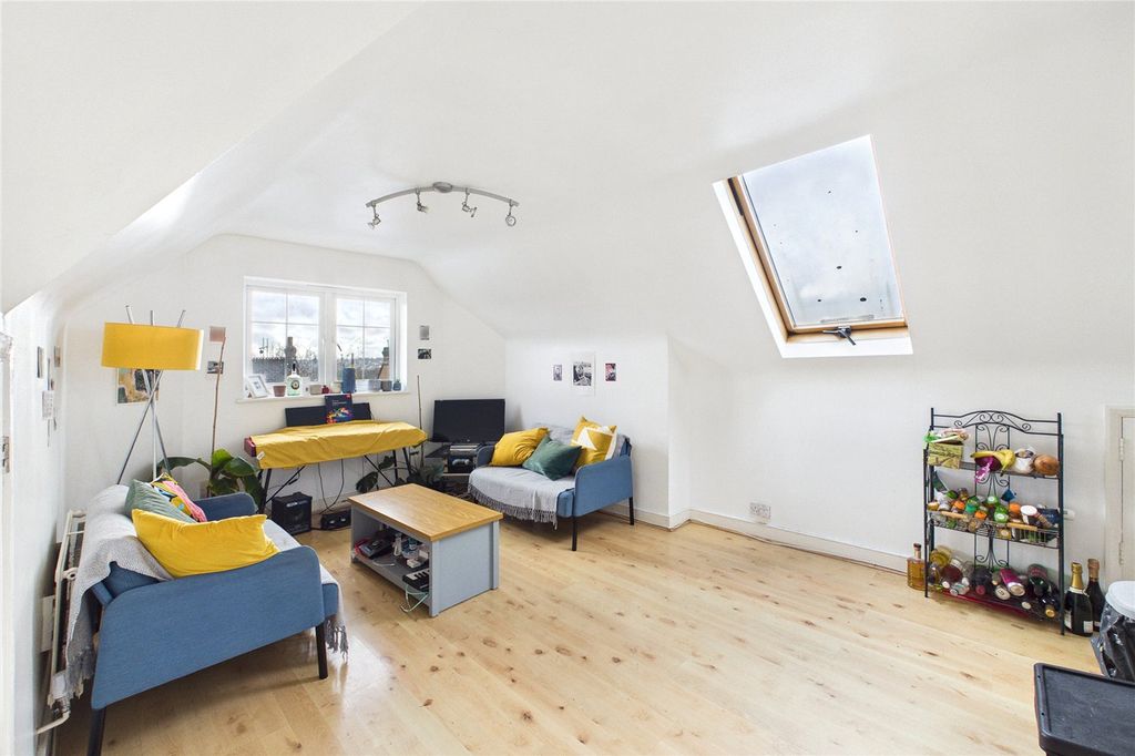 Property photo 2 of 9 Picture No. 11