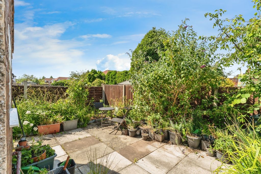 Property photo 2 of 16 Garden