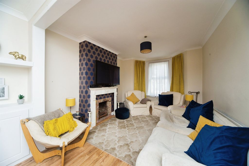 Property photo 2 of 12