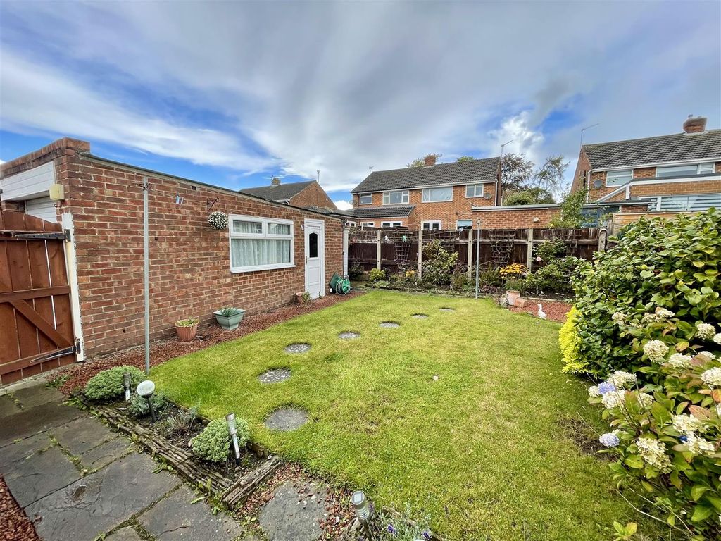 Property photo 2 of 10 Externally
