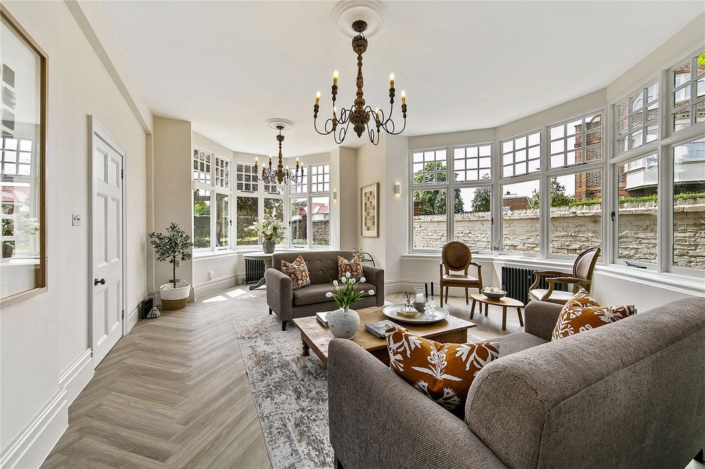 Property photo 3 of 23 Picture No. 14