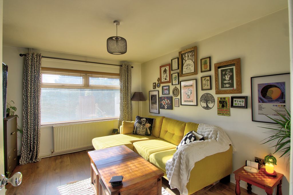 Property photo 3 of 22 Img_2062_3_4_Interior 4