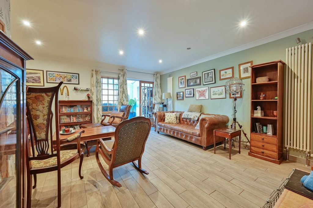 Property photo 3 of 21