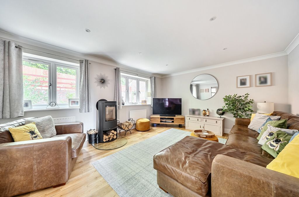Property photo 2 of 15 1492773-11-6A593c...