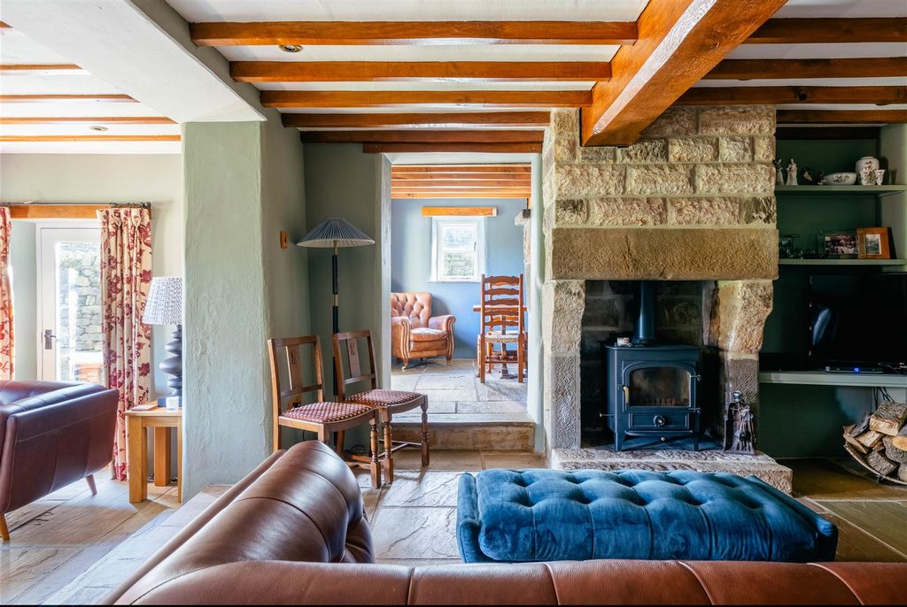 Property photo 2 of 52 Living Room.Jpg