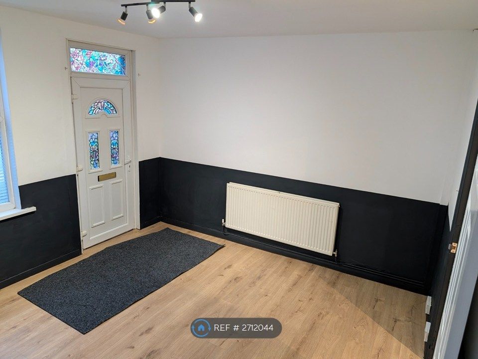 Property photo 2 of 7 Front Room