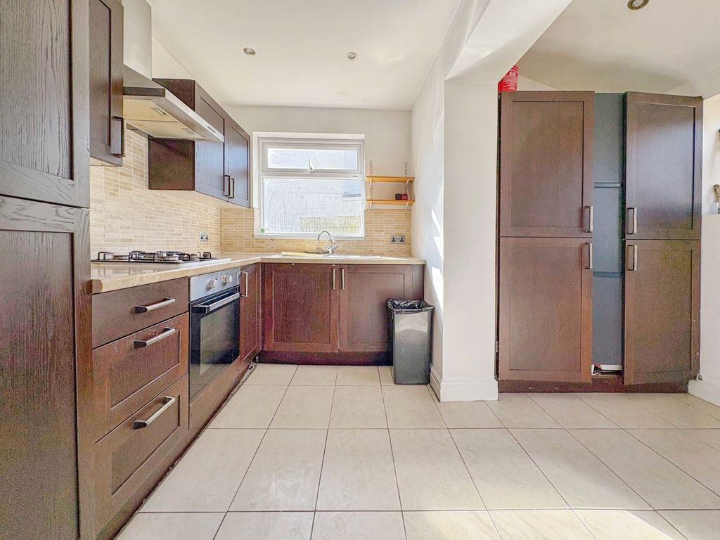 Property photo 2 of 15 Kitchen