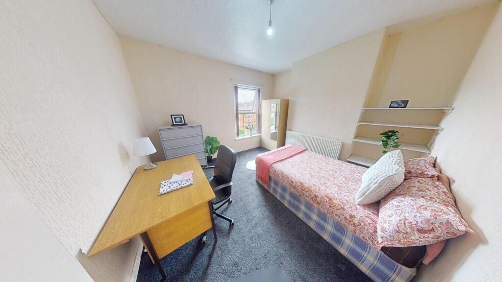 Property photo 2 of 7 A Neat And Tidy Single Bedroom Featuring A Comfort...