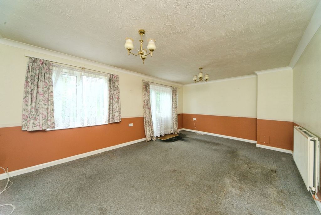 Property photo 2 of 17 Photo