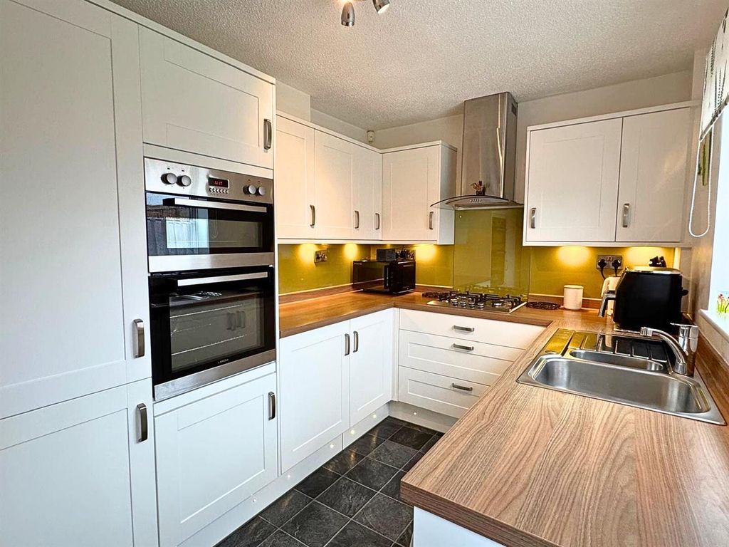 Property photo 2 of 18 Kitchen