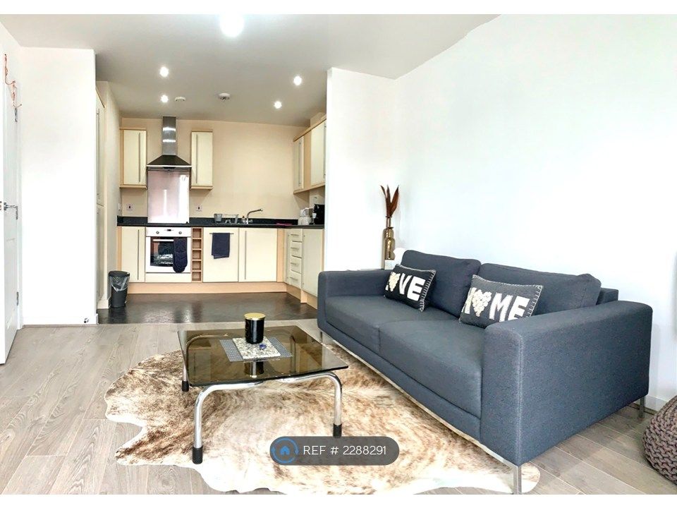 Property photo 1 of 8 Living Space