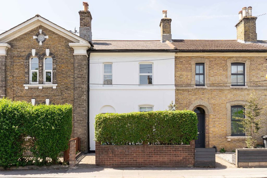 Property photo 1 of 18 External