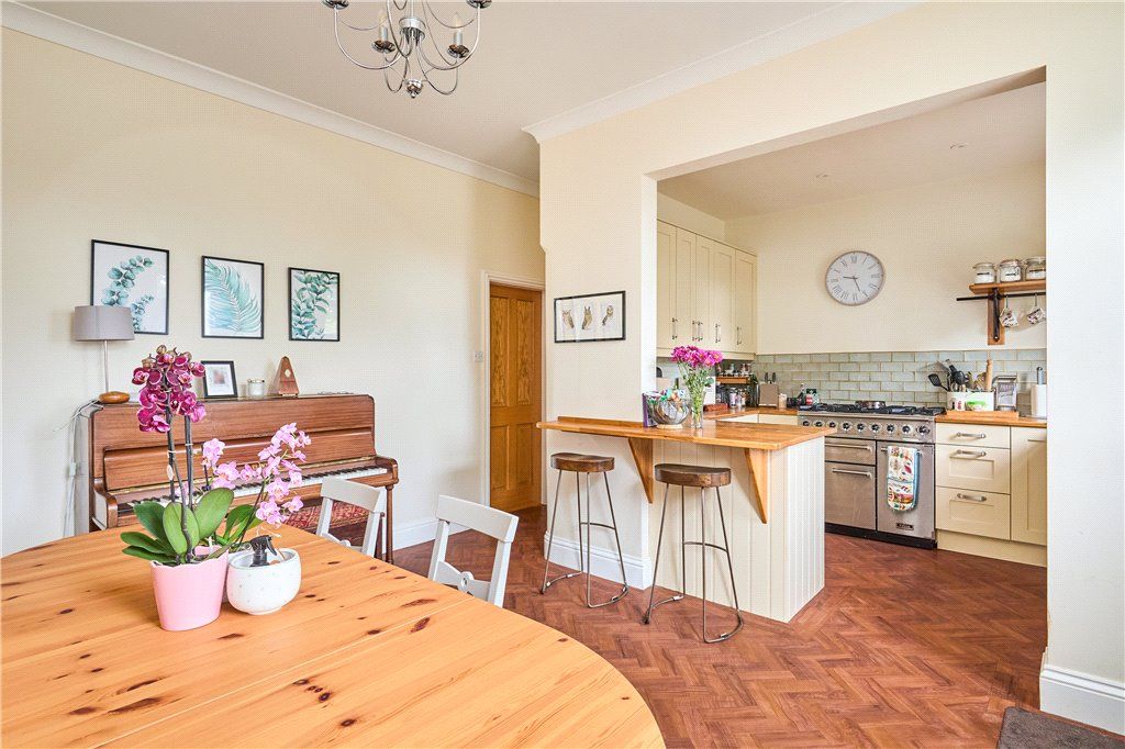 Property photo 3 of 18 Kitchen