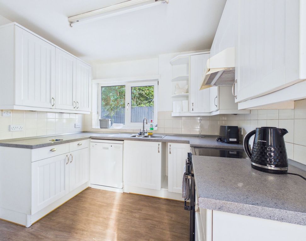Property photo 2 of 17 Kitchen