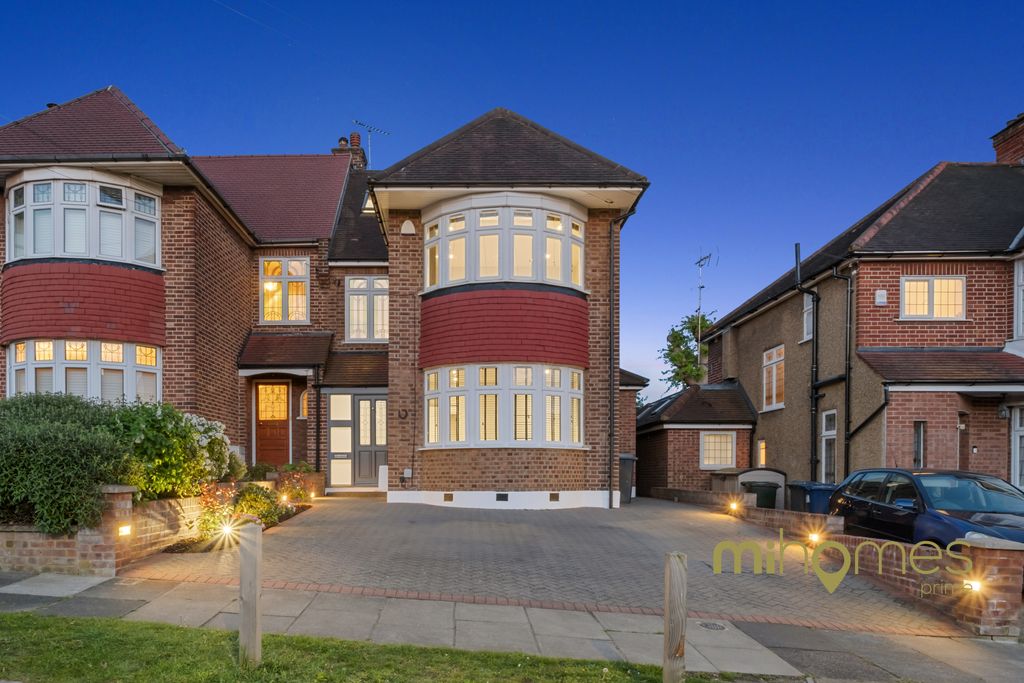 Property photo 1 of 33