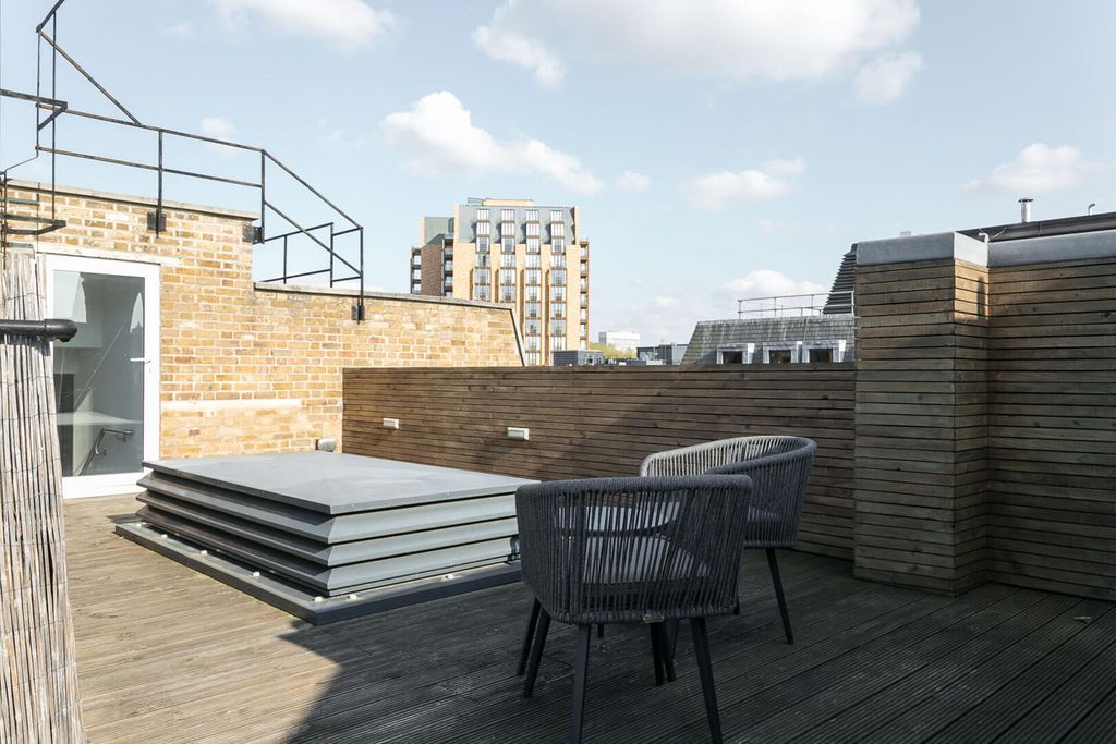 Property photo 3 of 12 Terrace / Patio