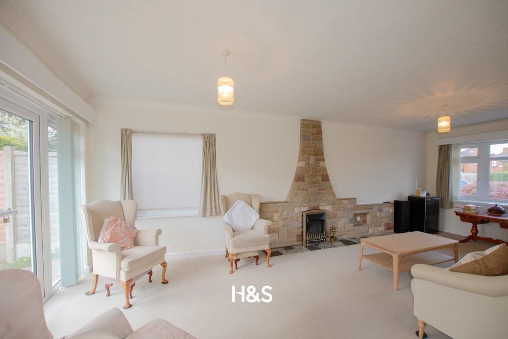 Property photo 2 of 21 8 Crabmill - Lounge5.Jpg