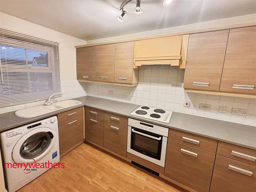 Property photo 2 of 7 Kitchen