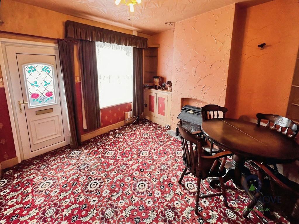 Property photo 3 of 17 Lounge