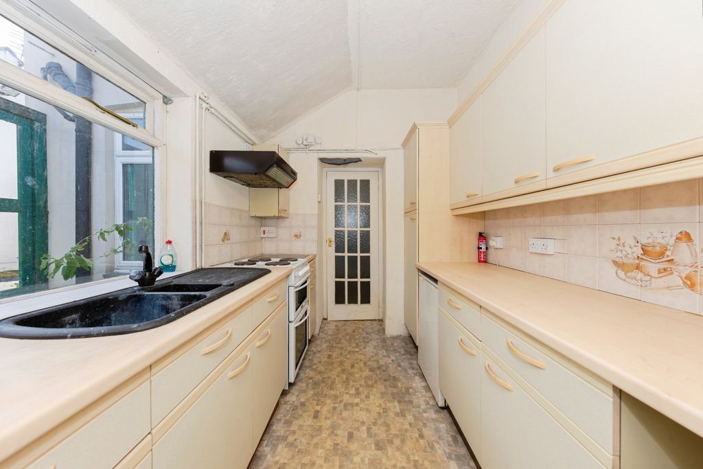 Property photo 2 of 17 Photo