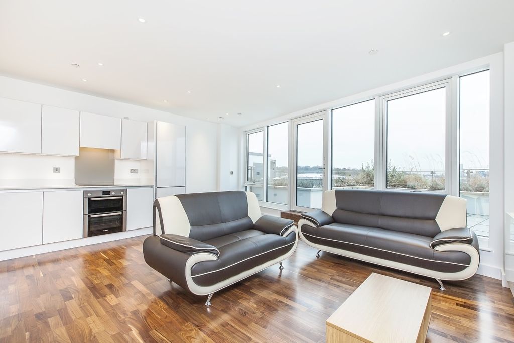 Property photo 1 of 9 Lounge