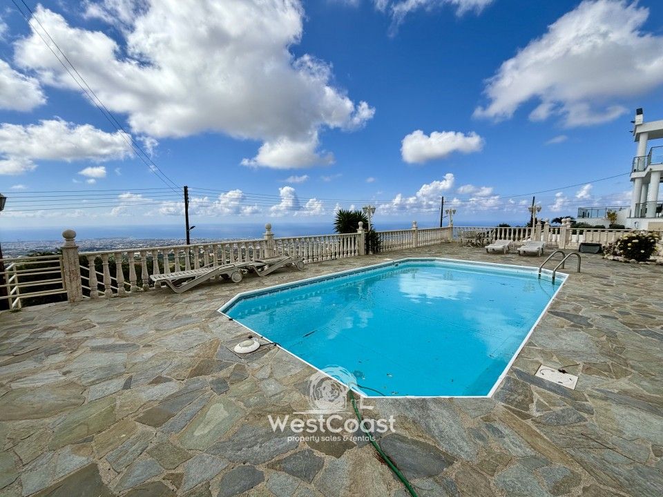 Property photo 3 of 33