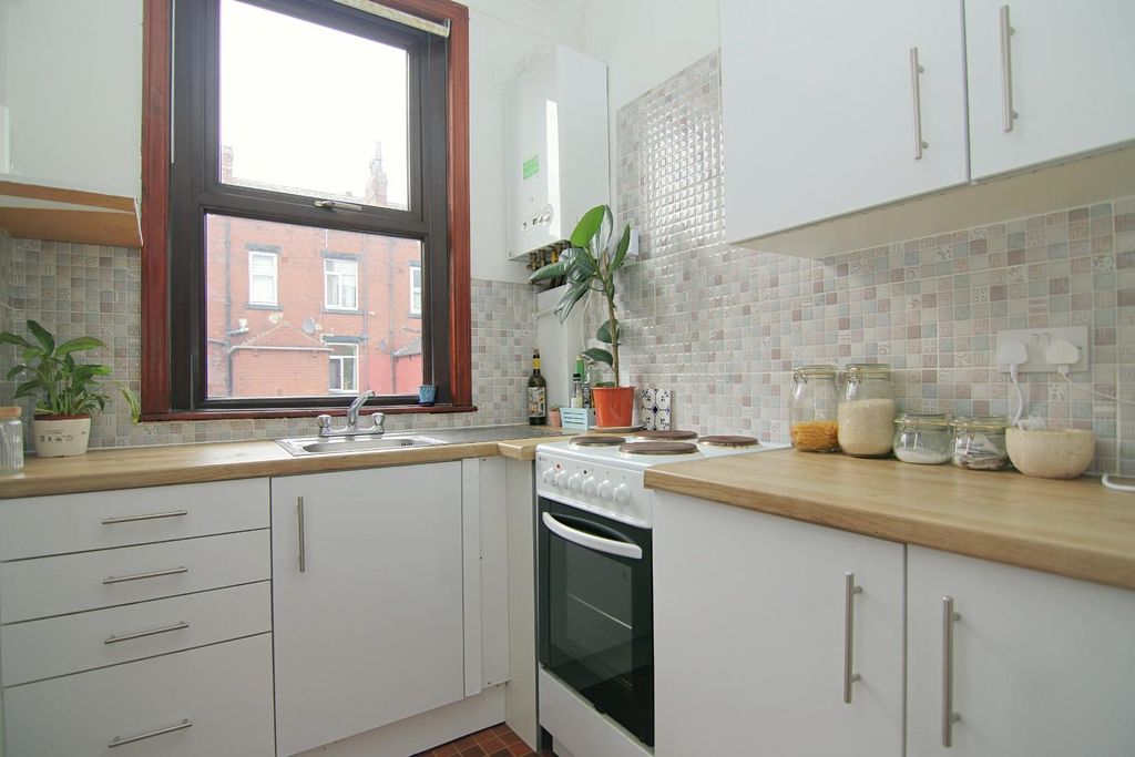 Property photo 3 of 16 Kitchen