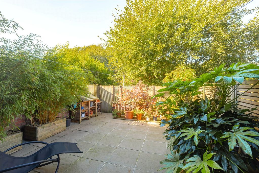 Property photo 3 of 18 Garden