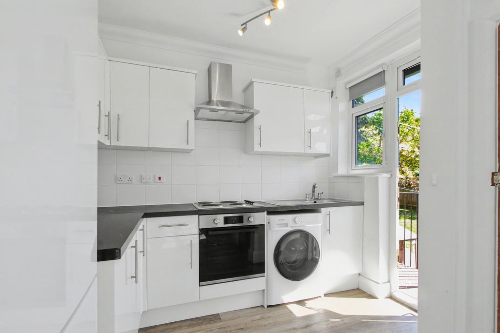 Property photo 2 of 10 2 Kitchen.Jpg