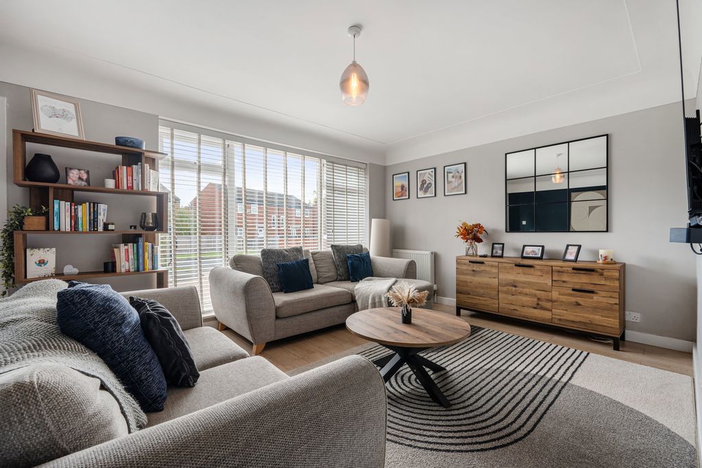 Property photo 2 of 26