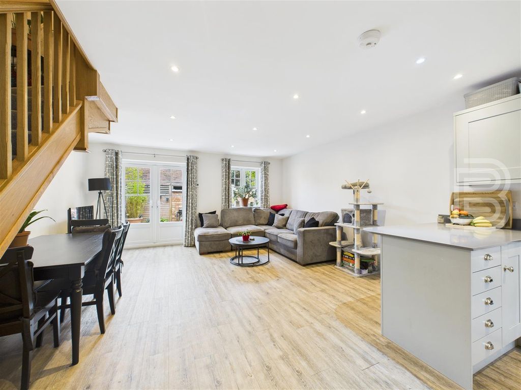 Property photo 2 of 15 Cam05587G0-Pr0062-Still008.Jpg