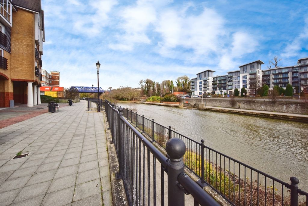 Property photo 1 of 18 Pbox-Img.Jpg