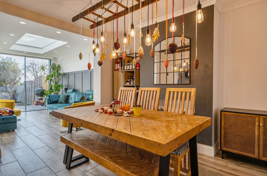 Property photo 2 of 21 13816135691B72523bbc2