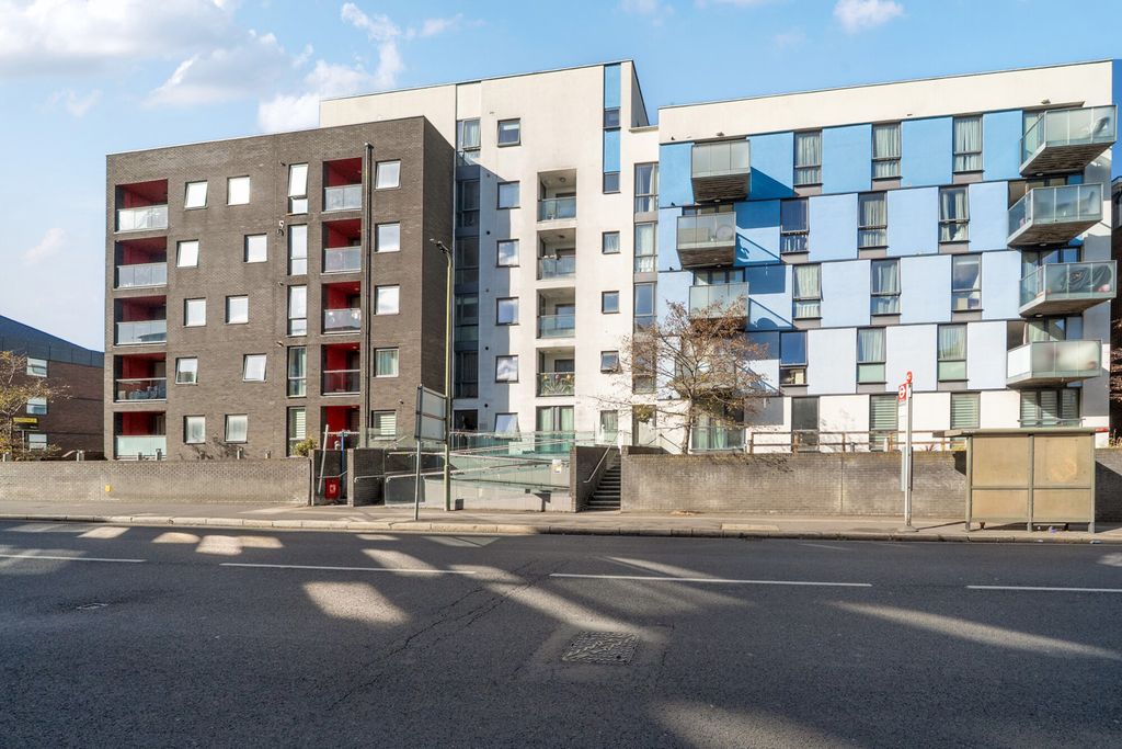 Property photo 1 of 13 1535754-1-1A13566...