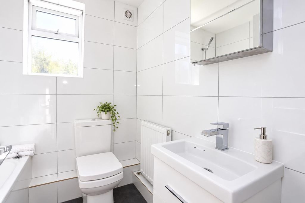 Property photo 3 of 4 3