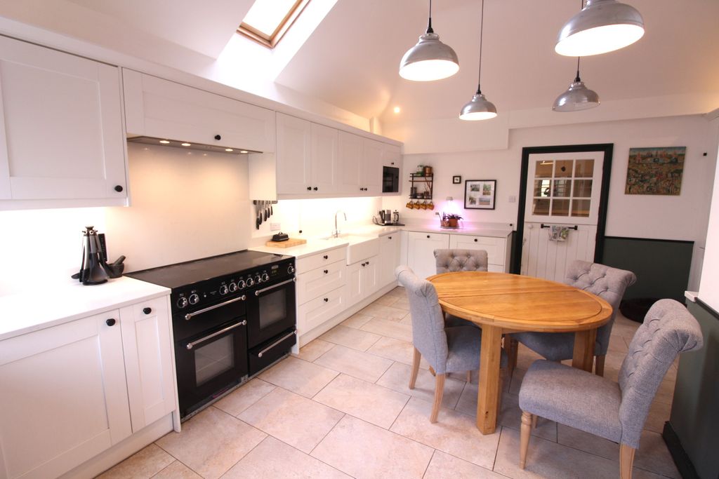 Additional image 12 of 3 bed semi-detached house for saleThe Leys, Chipping Norton OX7