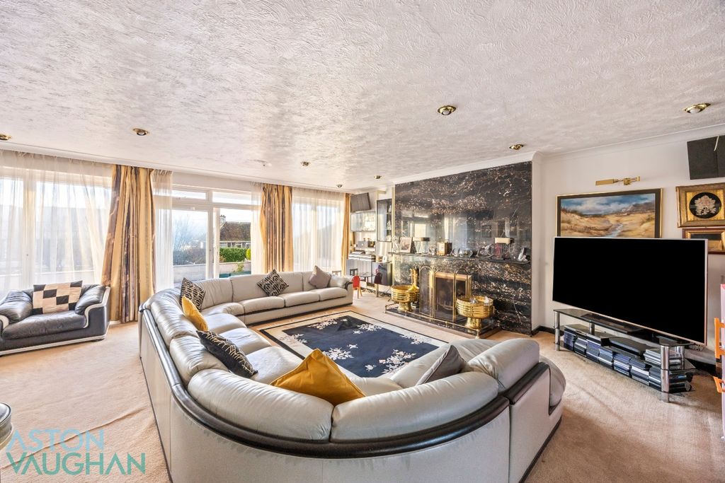 Property photo 3 of 32 4971052