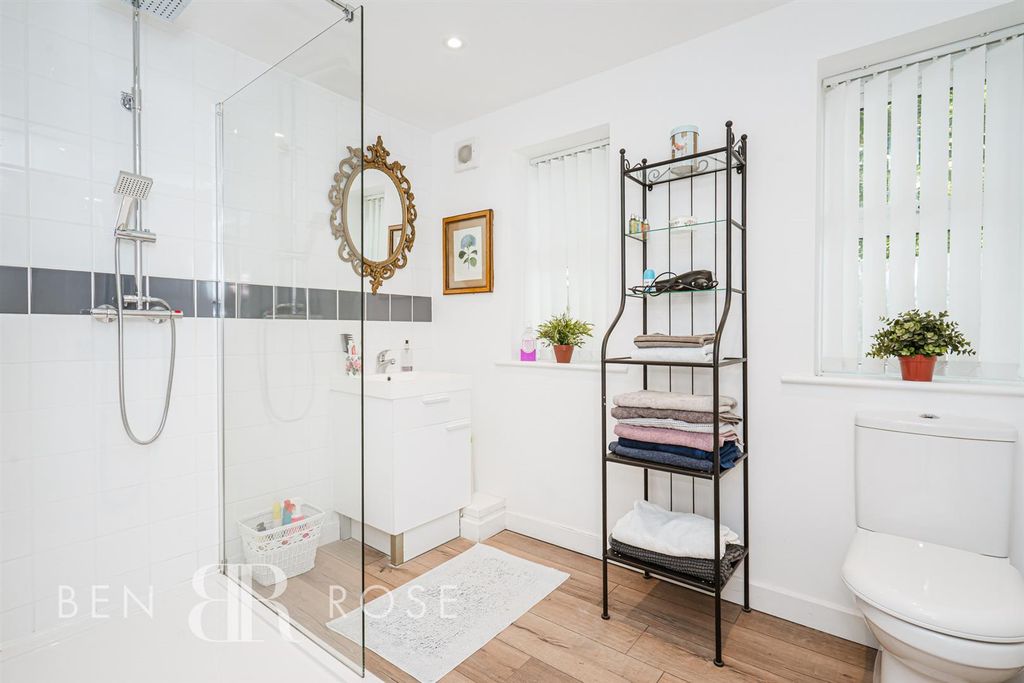 Property photo 3 of 26 Shower Room