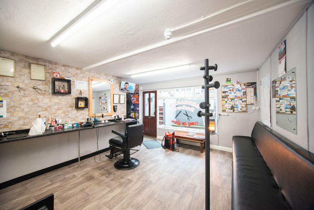 Property photo 2 of 40