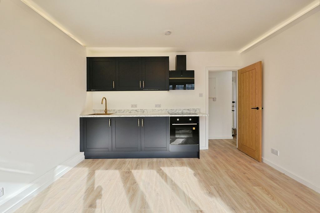 Property photo 2 of 20 Pbox-Img.Jpg