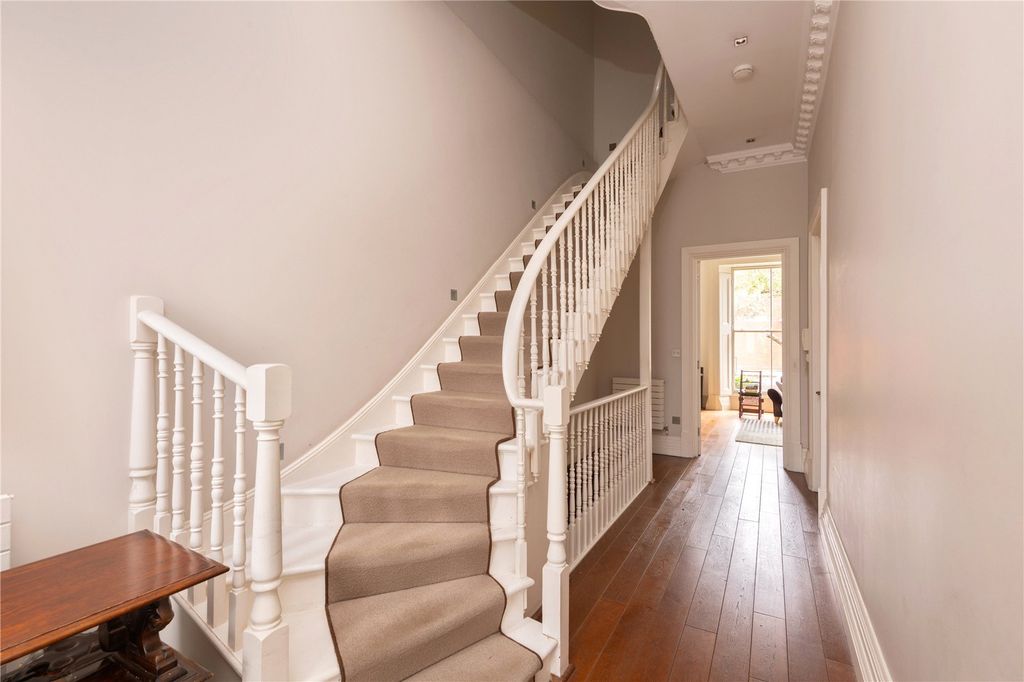 Property photo 3 of 12 Stairwell