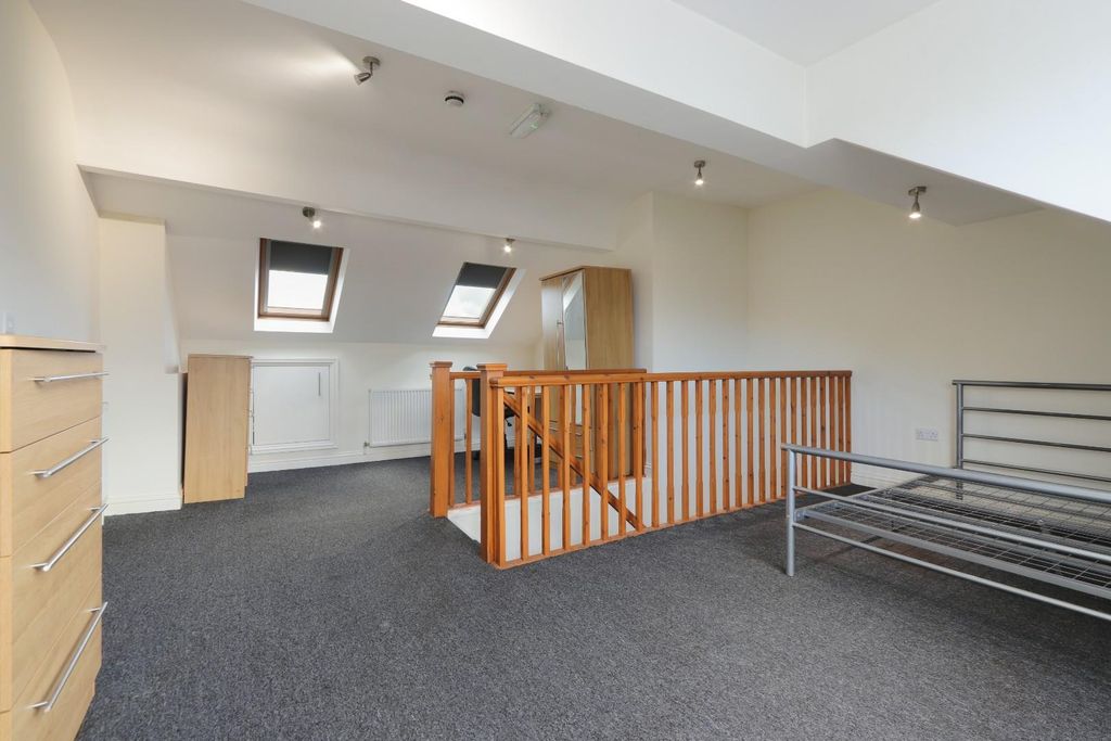 Property photo 2 of 27 B Bedroom 1