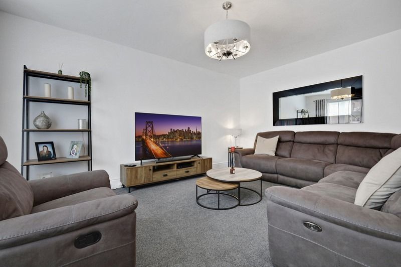 Property photo 3 of 26 4679935