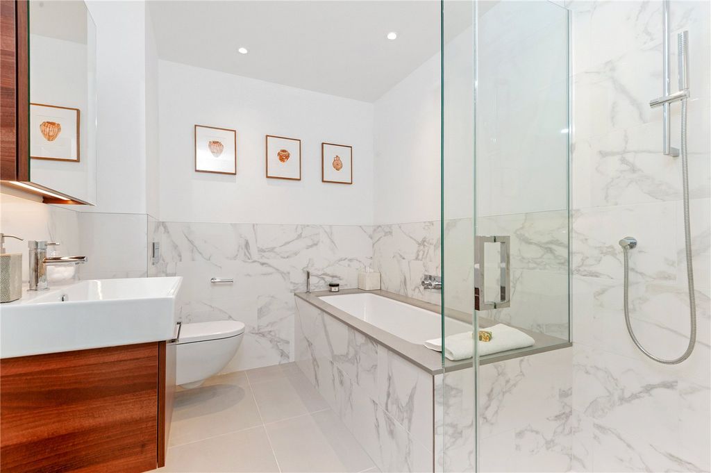 Property photo 3 of 8 Bathroom